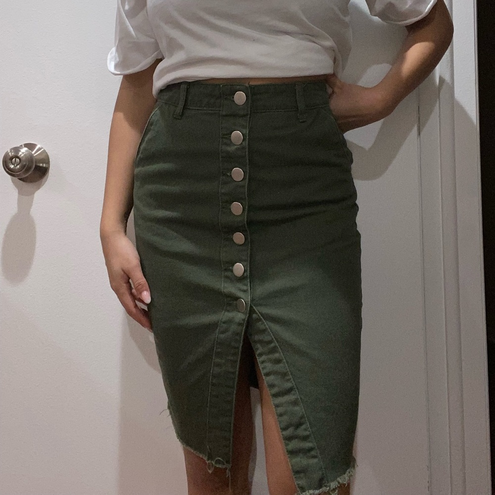 Forever 21 Small Green Skirt with Buttons and Pockets